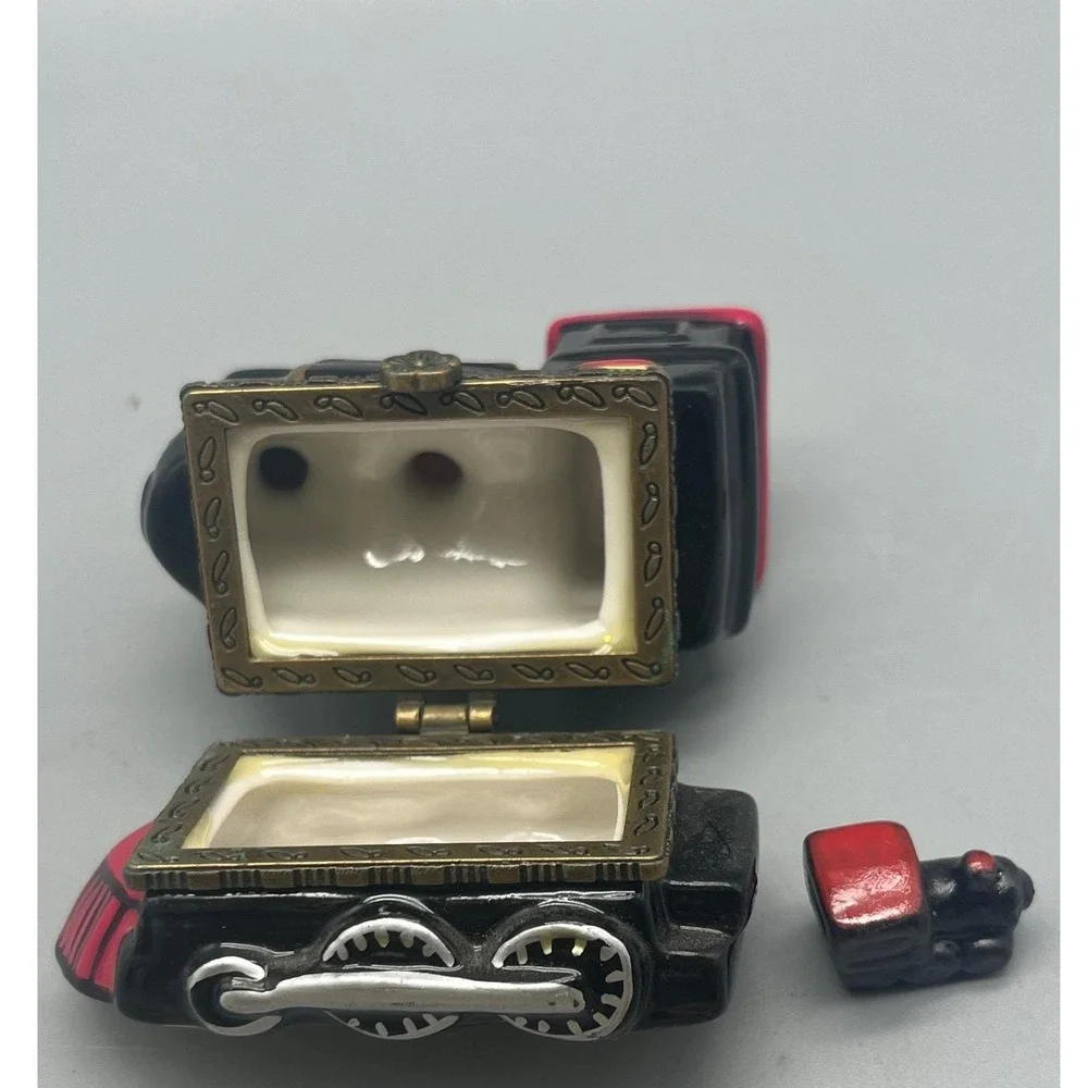 Train Engine Trinket‎ Box Red Black with Miniature Train Inside D&N, E&I